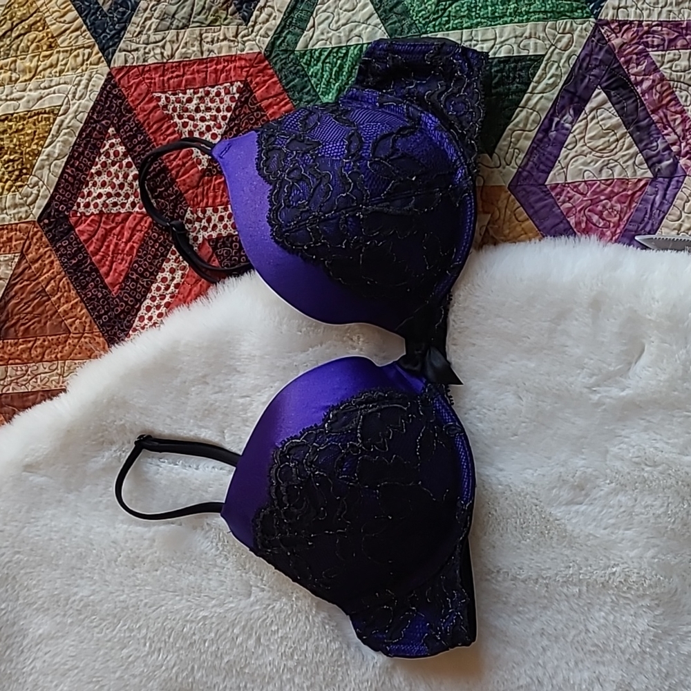 Victoria's Secret Very Sexy Plunge Black Blue Lace Lingere Bra Size 36B